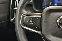 musta Volvo XC40 2023 kuva 20.