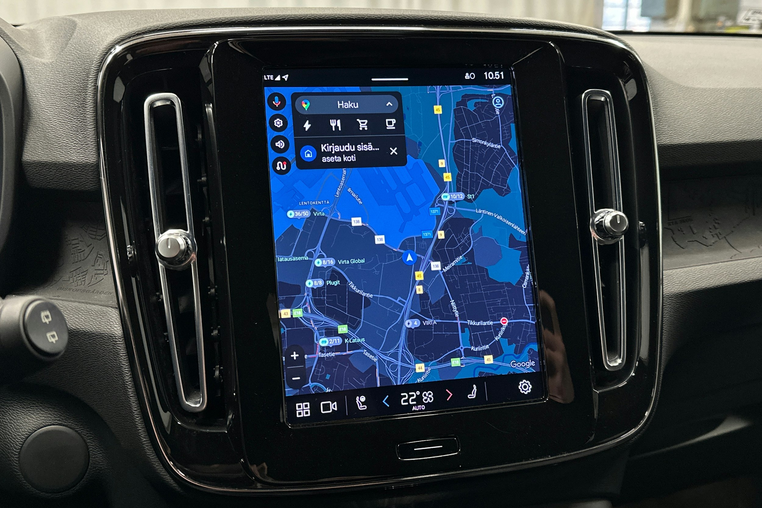 musta Volvo XC40 2023 kuva 24.