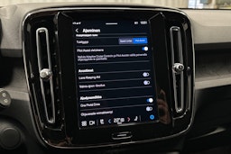 musta Volvo XC40 2023 kuva 26.