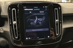 musta Volvo XC40 2023 kuva 27.