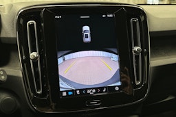 musta Volvo XC40 2023 kuva 28.