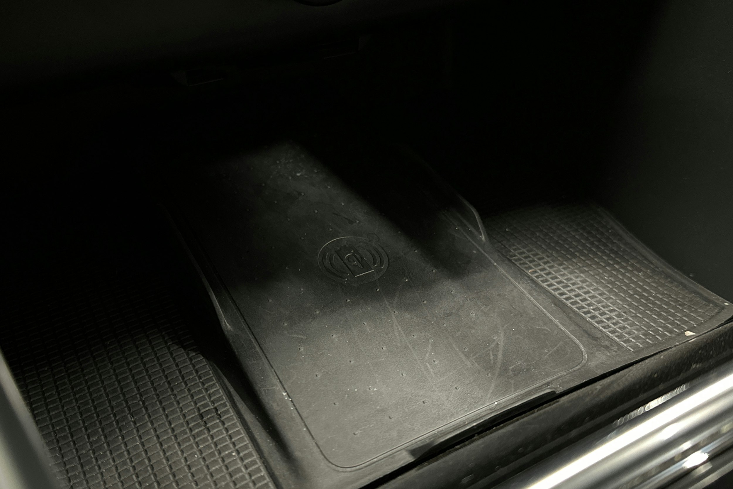 musta Volvo XC40 2023 kuva 29.