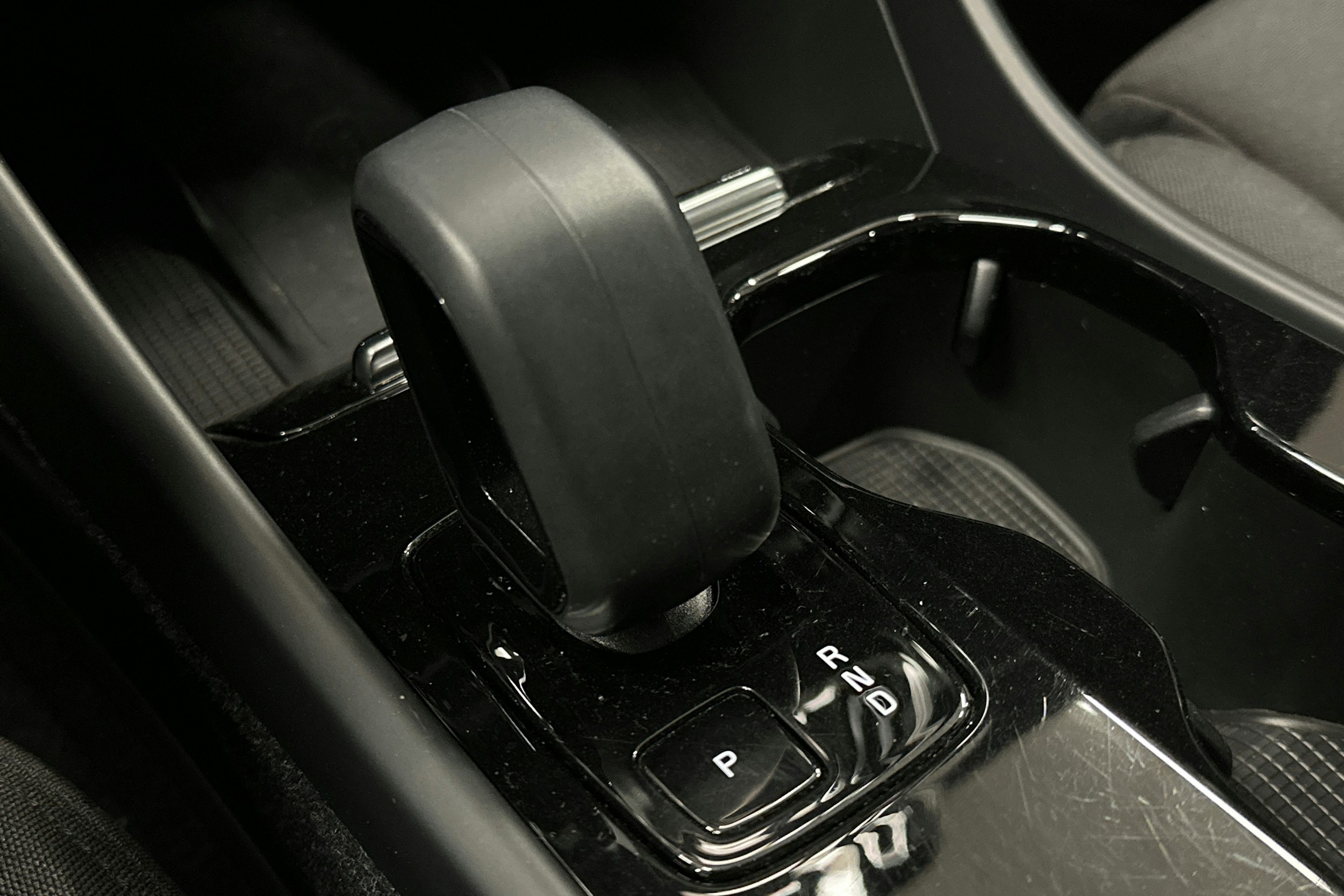 musta Volvo XC40 2023 kuva 30.