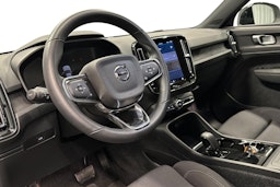 valkoinen Volvo XC40 2023 kuva 7.