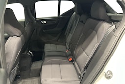 valkoinen Volvo XC40 2023 kuva 10.