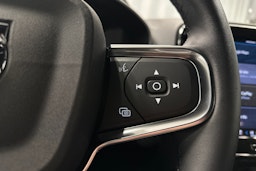 valkoinen Volvo XC40 2023 kuva 20.