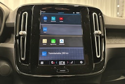 valkoinen Volvo XC40 2023 kuva 25.