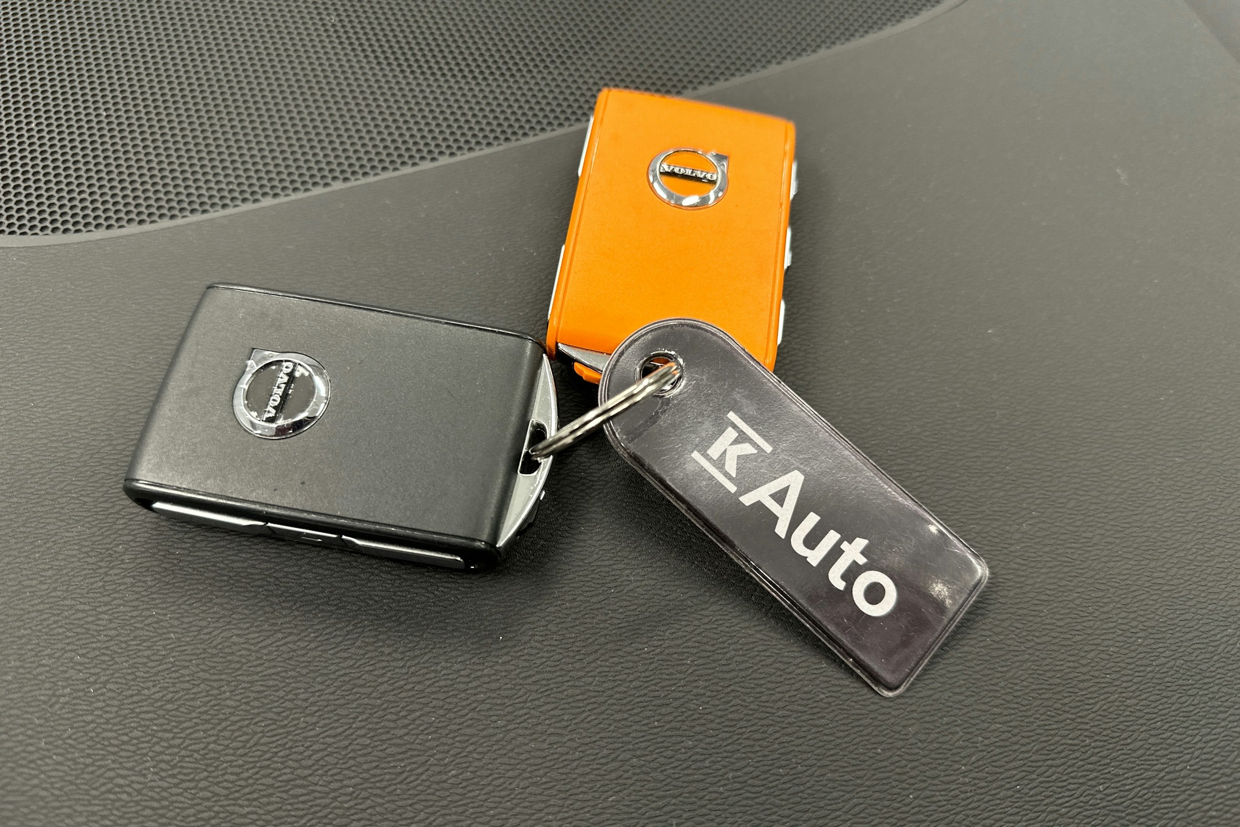 valkoinen Volvo XC40 2023 kuva 29.