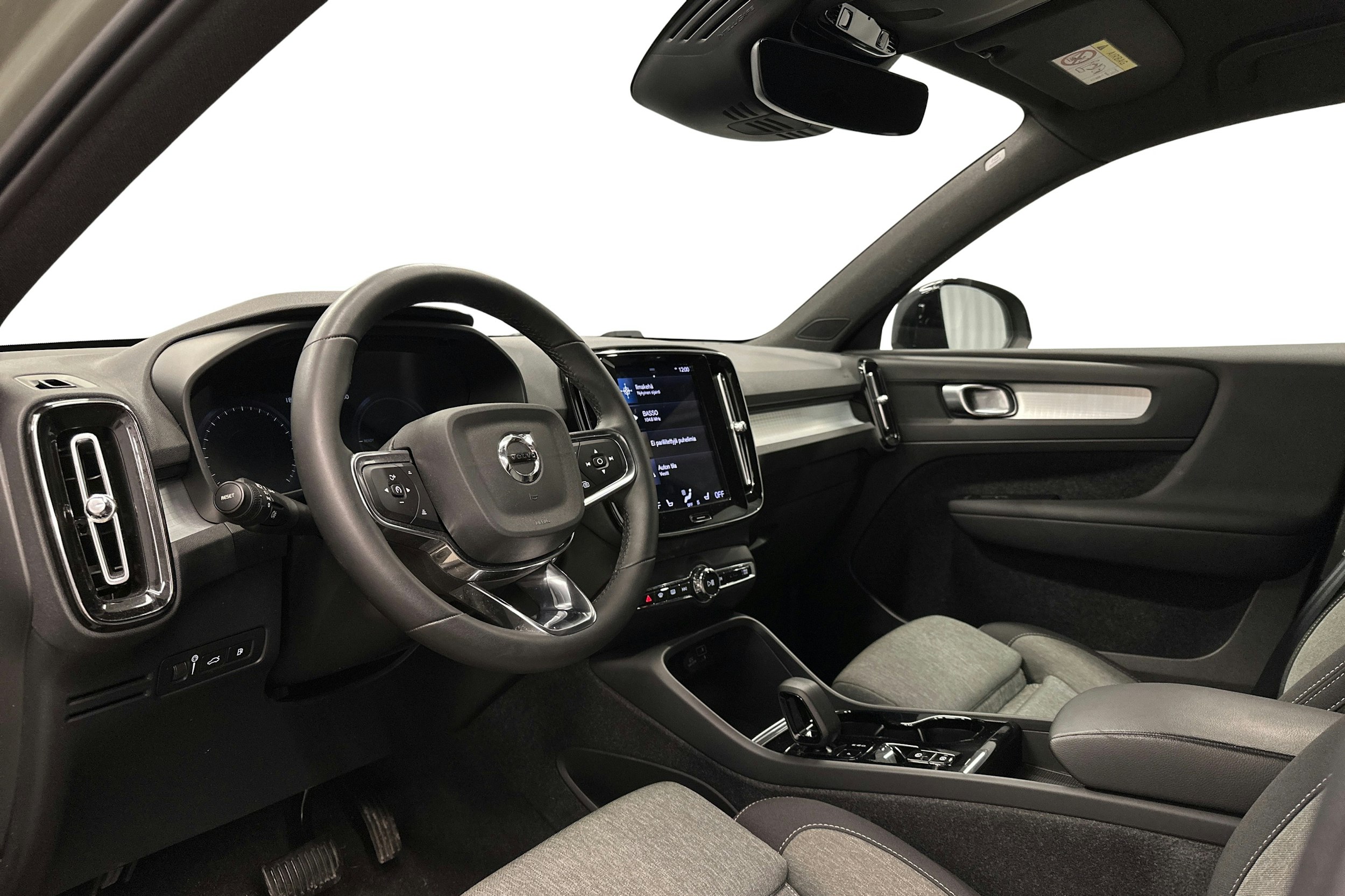 vihreä Volvo XC40 2023 kuva 7.