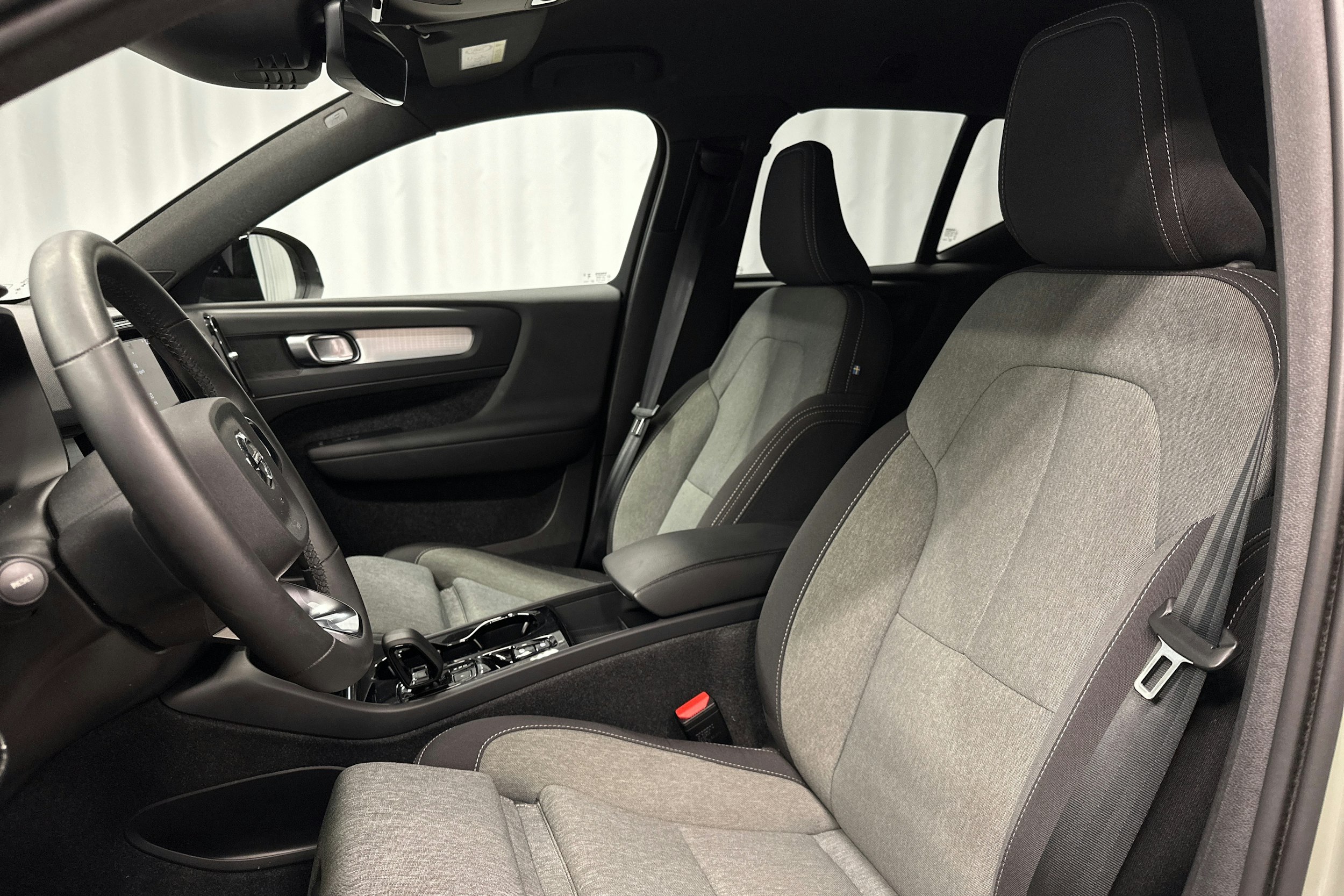vihreä Volvo XC40 2023 kuva 14.