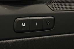 vihreä Volvo XC40 2023 kuva 16.