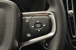 vihreä Volvo XC40 2023 kuva 19.