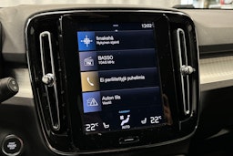 vihreä Volvo XC40 2023 kuva 21.