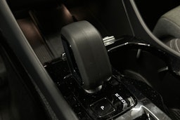 vihreä Volvo XC40 2023 kuva 27.