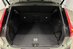 vihreä Volvo XC40 2023 kuva 28.