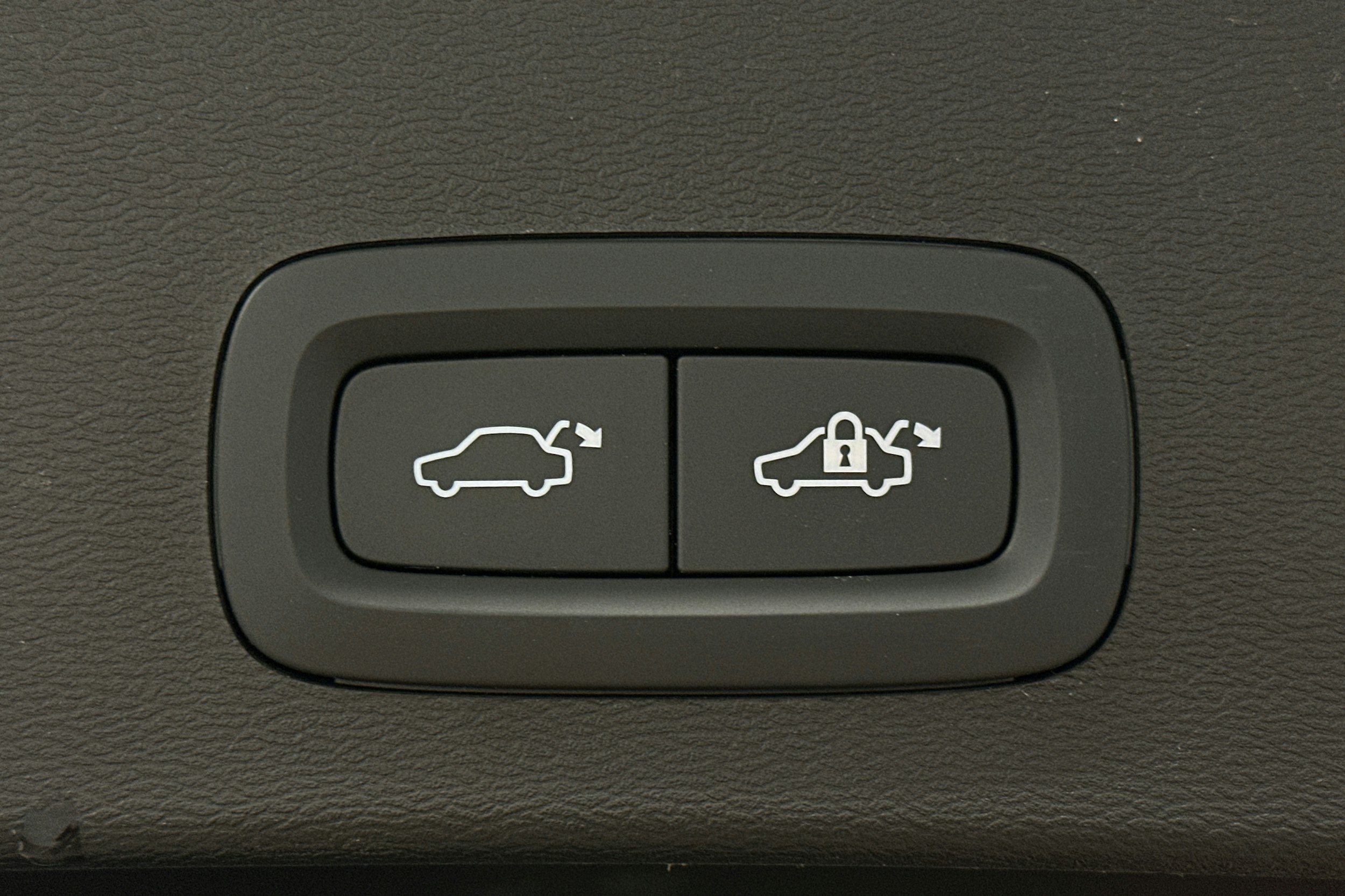vihreä Volvo XC40 2023 kuva 29.