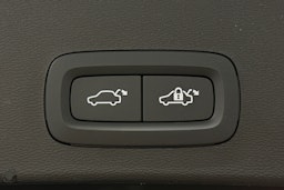 vihreä Volvo XC40 2023 kuva 29.
