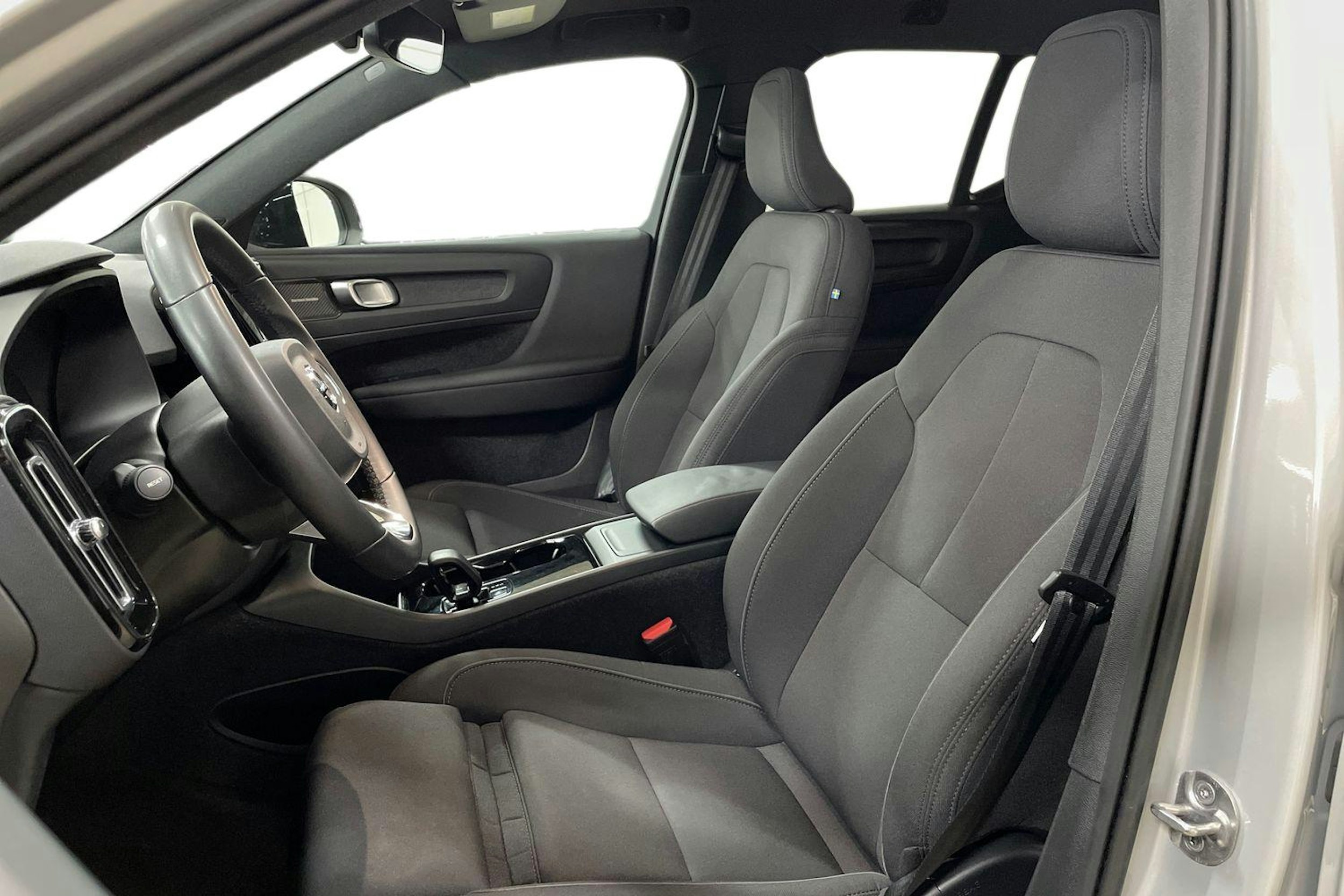 Harmaa Volvo XC40 2023 kuva 11.