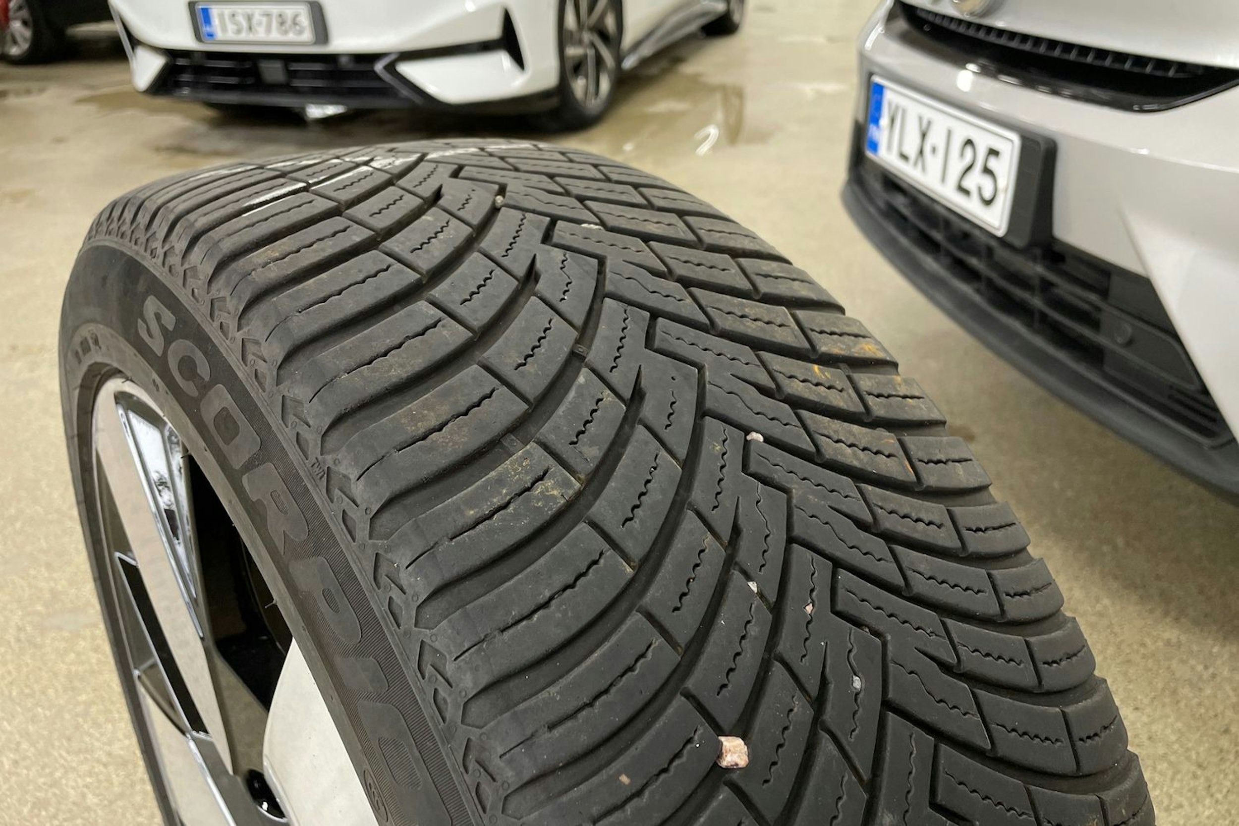 Harmaa Volvo XC40 2023 kuva 16.