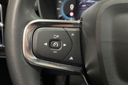 Harmaa Volvo XC40 2023 kuva 17.