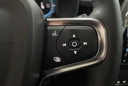 Harmaa Volvo XC40 2023 kuva 18.