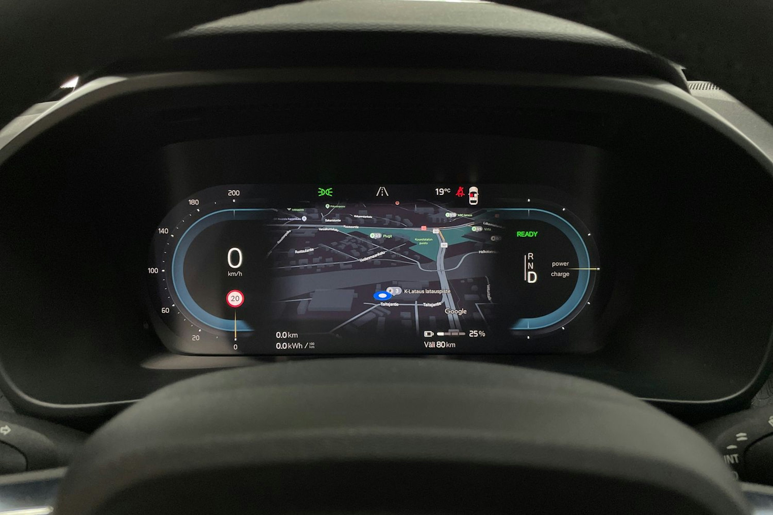 Harmaa Volvo XC40 2023 kuva 19.