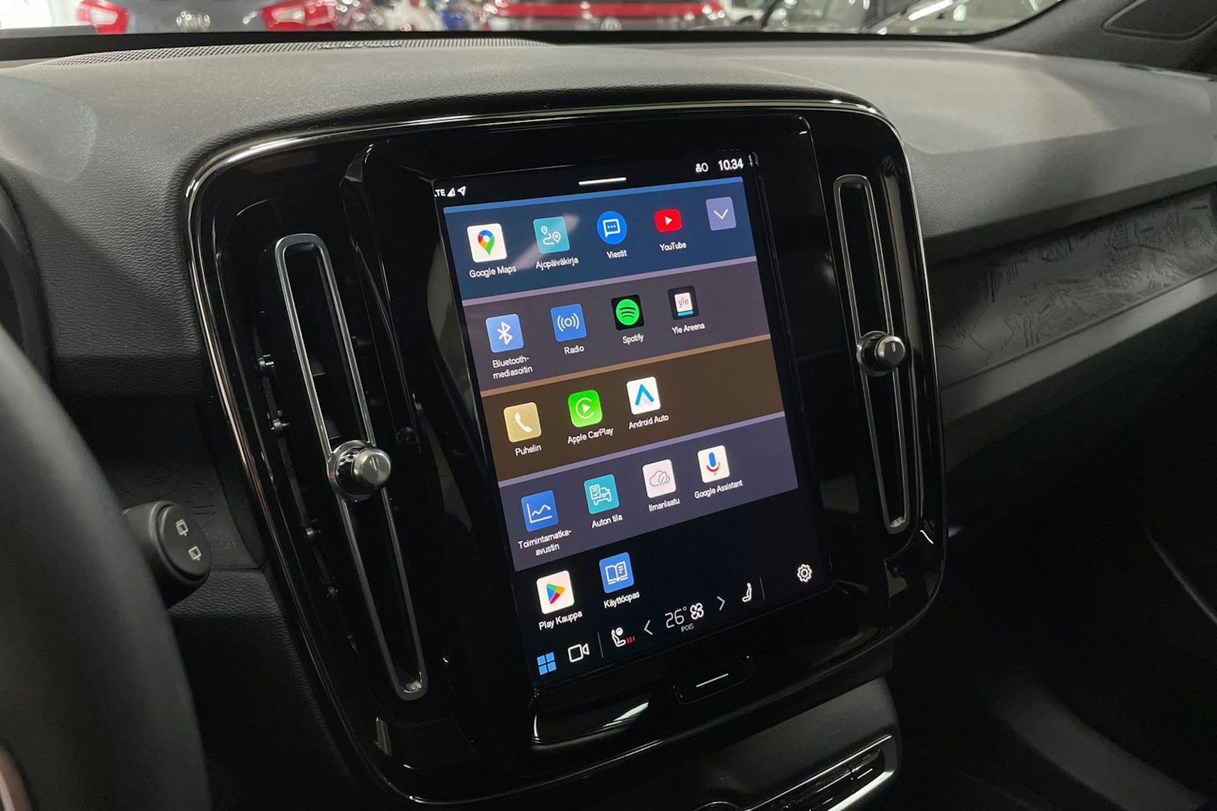 Harmaa Volvo XC40 2023 kuva 20.