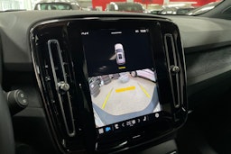 Harmaa Volvo XC40 2023 kuva 22.