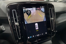 Harmaa Volvo XC40 2023 kuva 23.