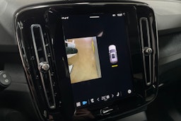 Harmaa Volvo XC40 2023 kuva 24.