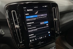 Harmaa Volvo XC40 2023 kuva 26.