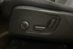 Harmaa Volvo XC40 2023 kuva 35.