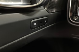 Harmaa Volvo XC40 2023 kuva 36.