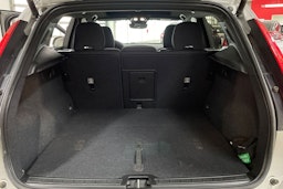 Harmaa Volvo XC40 2023 kuva 37.