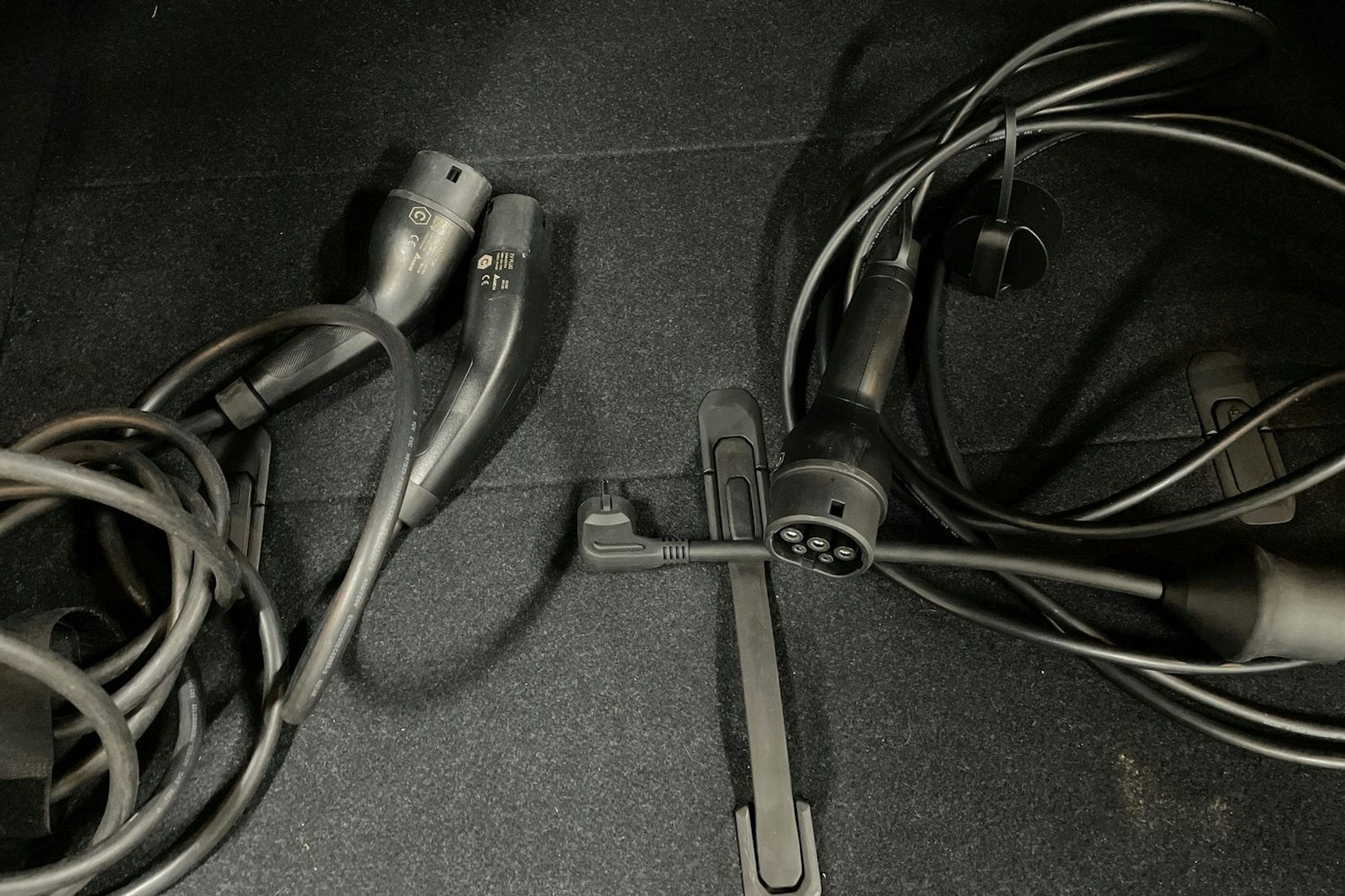 Harmaa Volvo XC40 2023 kuva 38.