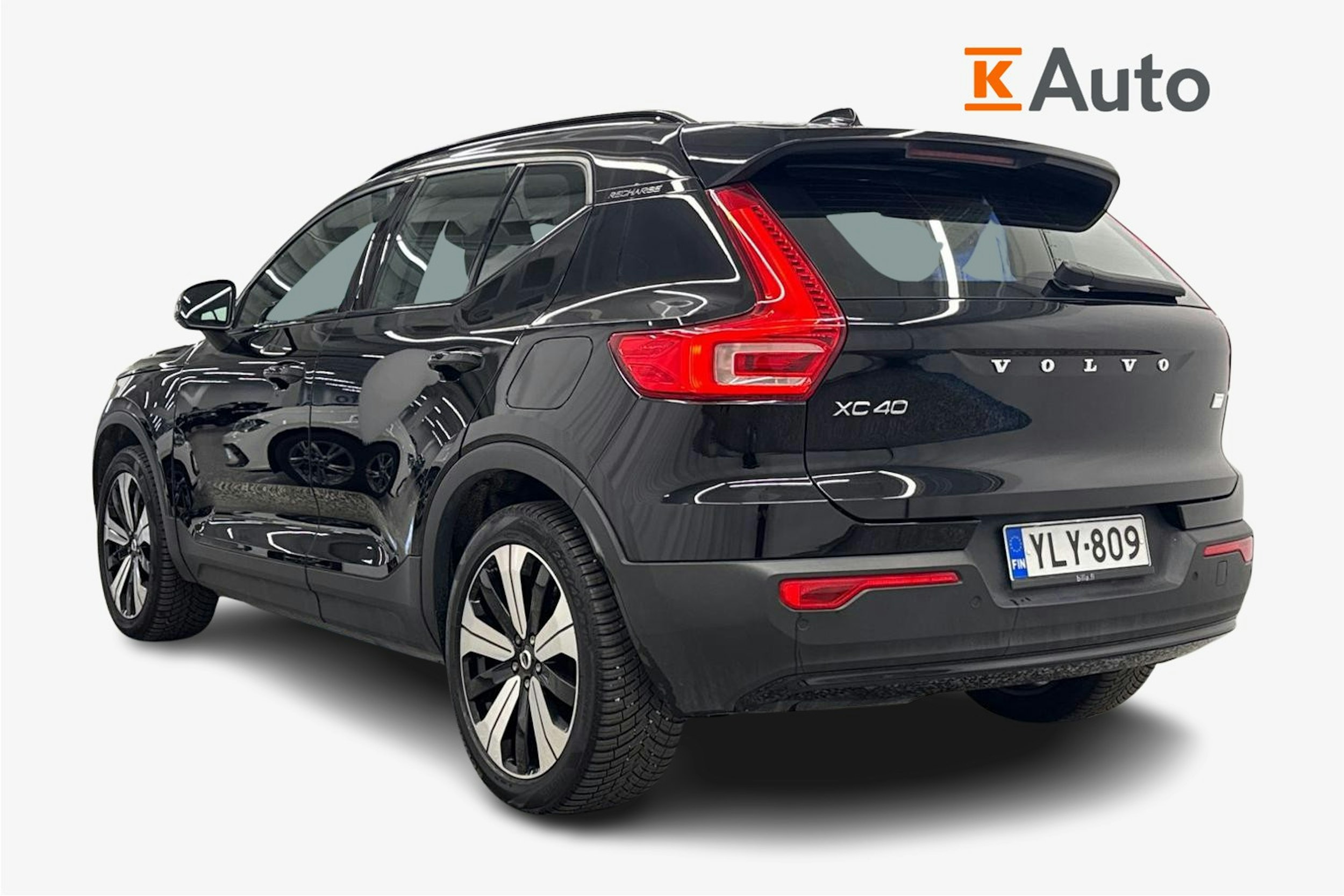 Musta Volvo XC40 2023 kuva 2.
