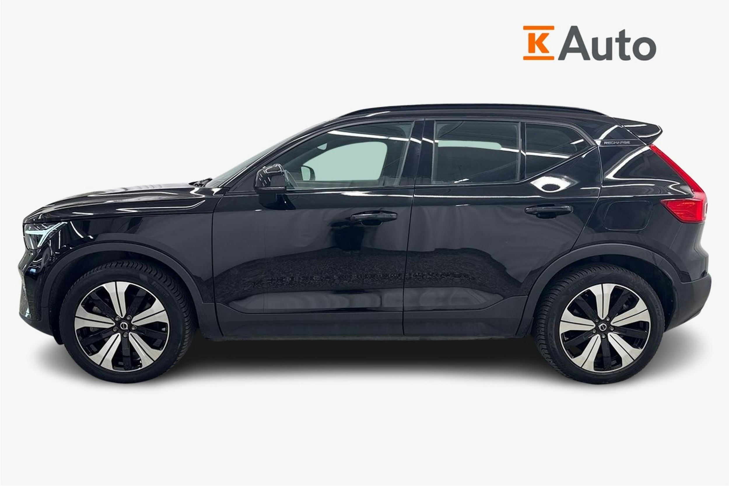 Musta Volvo XC40 2023 kuva 6.