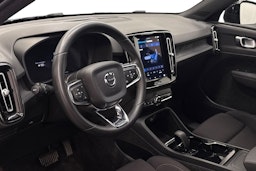 Musta Volvo XC40 2023 kuva 7.