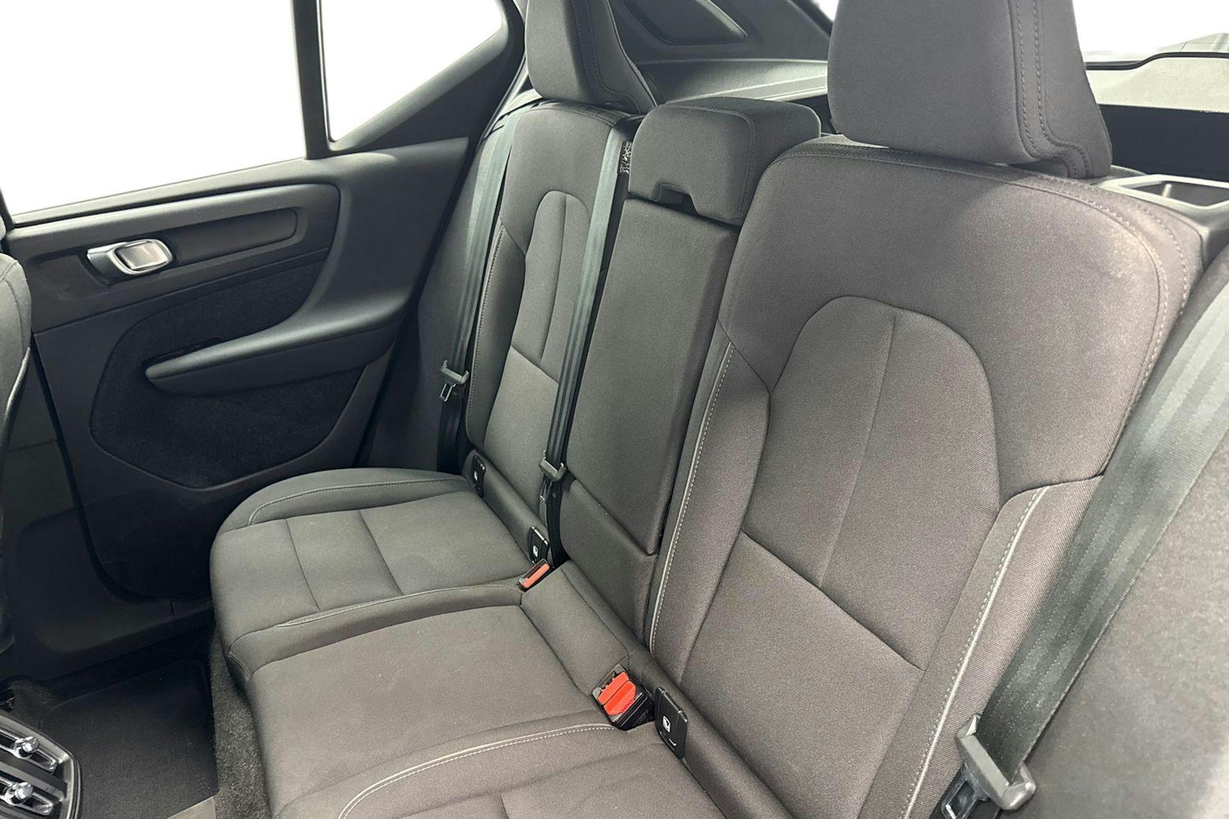 Musta Volvo XC40 2023 kuva 10.