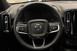 Musta Volvo XC40 2023 kuva 14.