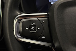 Musta Volvo XC40 2023 kuva 16.