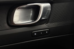 Musta Volvo XC40 2023 kuva 19.