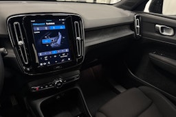 Musta Volvo XC40 2023 kuva 20.