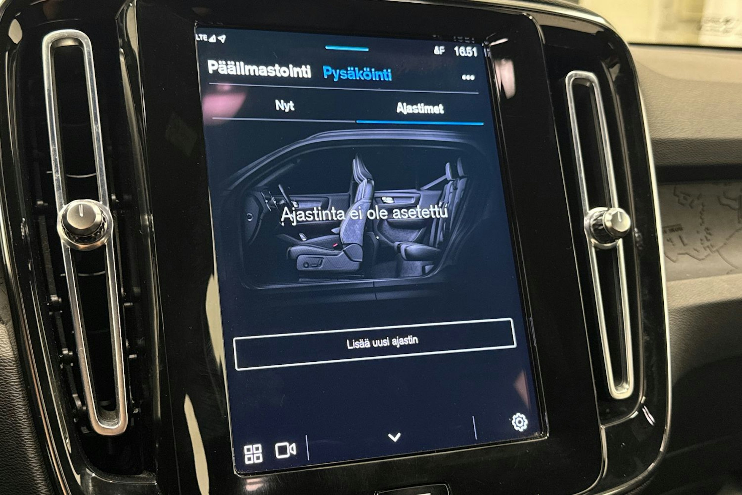 Musta Volvo XC40 2023 kuva 22.