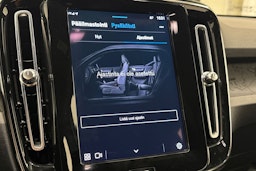 Musta Volvo XC40 2023 kuva 22.