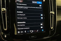Musta Volvo XC40 2023 kuva 29.