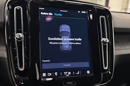 Musta Volvo XC40 2023 kuva 30.