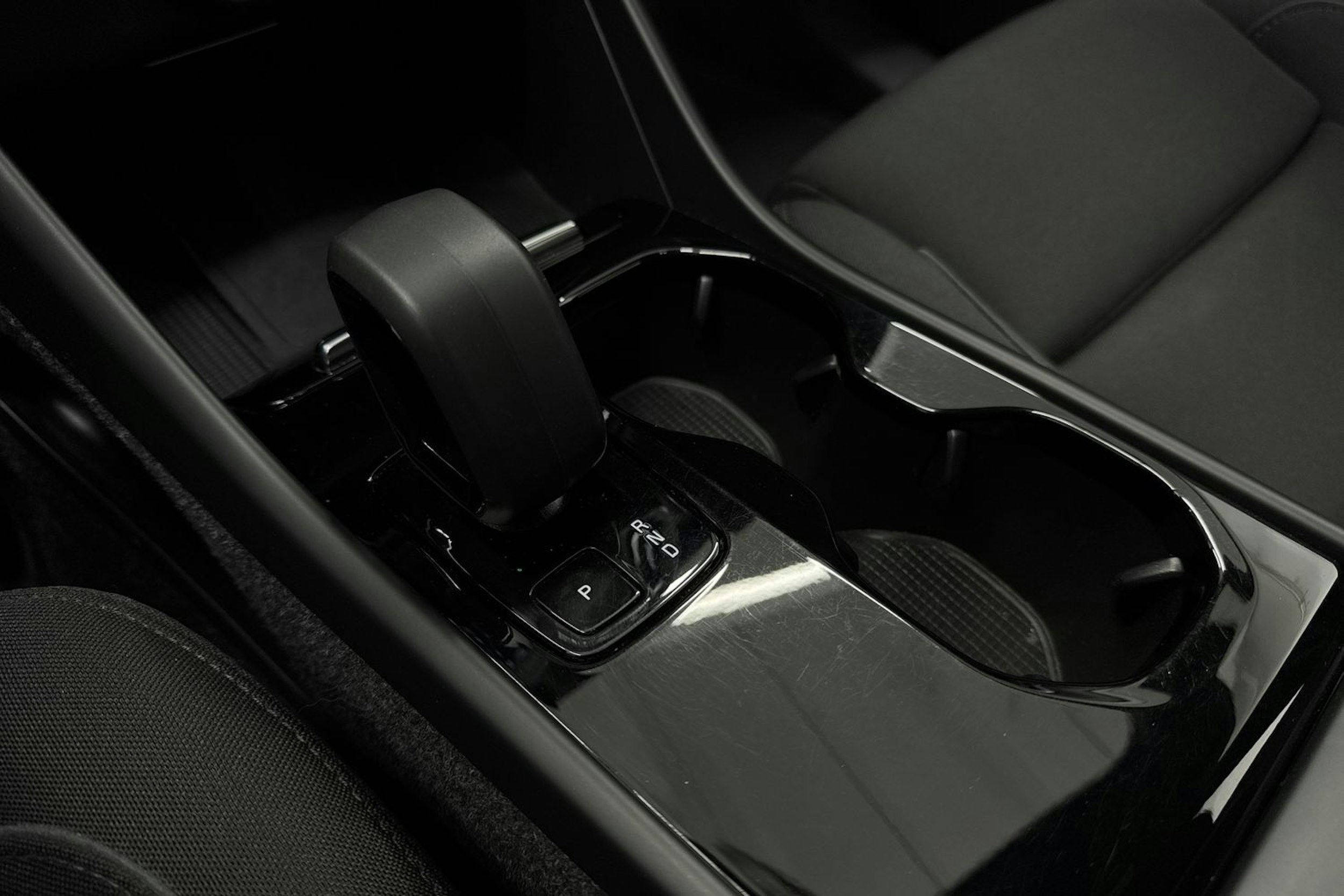 Musta Volvo XC40 2023 kuva 33.