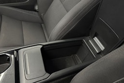 Musta Volvo XC40 2023 kuva 34.
