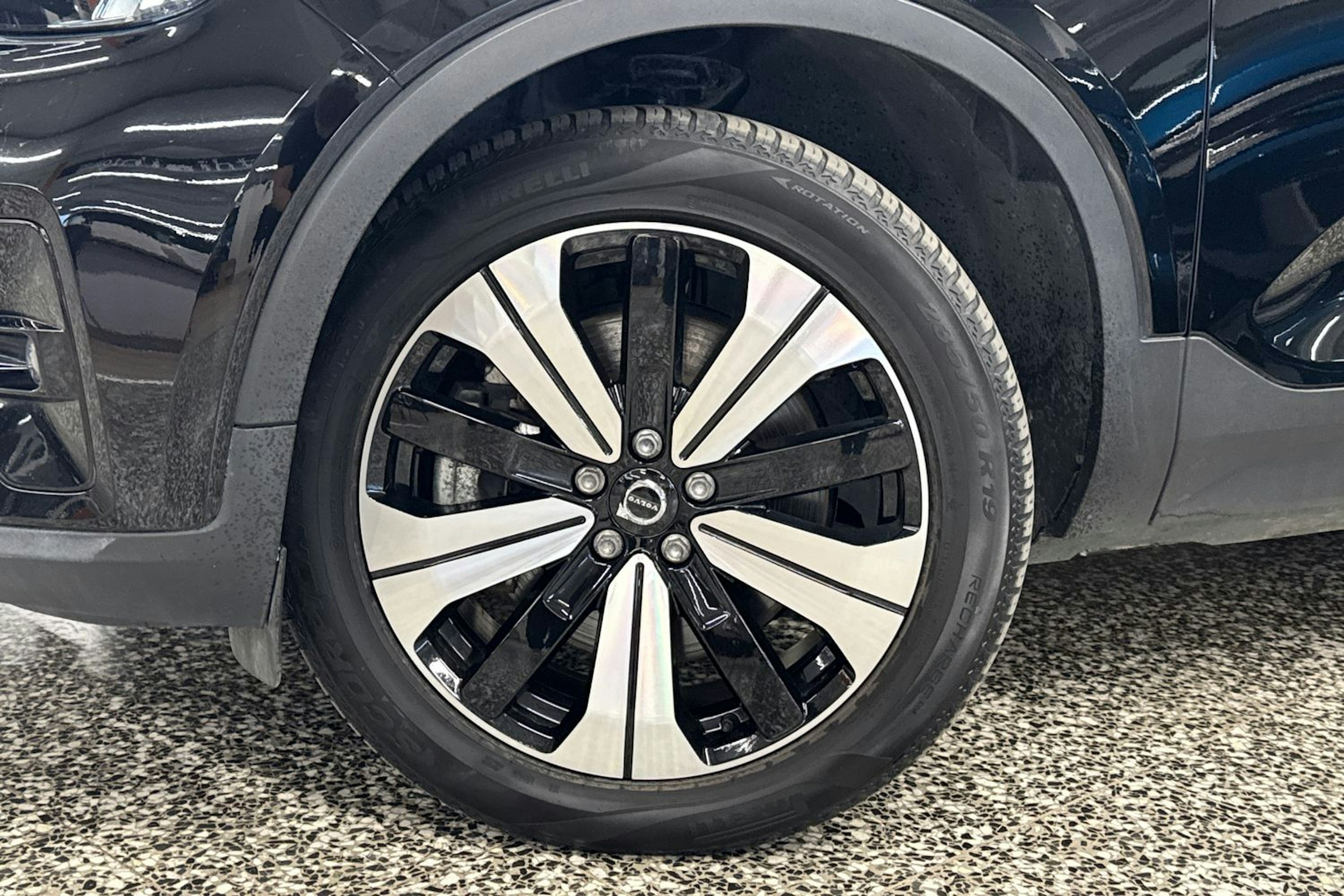 Musta Volvo XC40 2023 kuva 39.